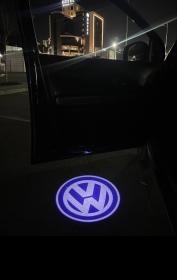 إضاءة أبواب سيارة LED بشعار Volkswagen – تضفي فخامة وأناقة على سيارتك
